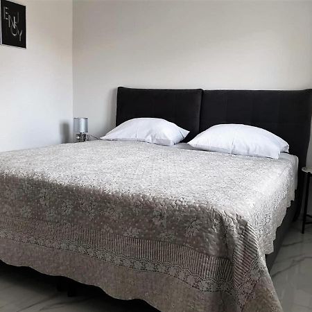 Premium Apartments Adore Novalja Exterior photo