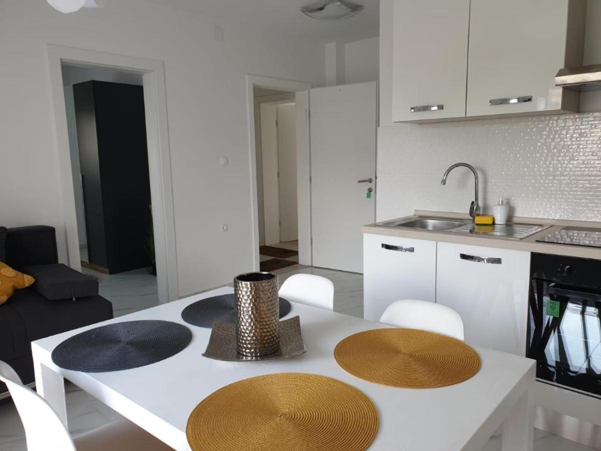 Premium Apartments Adore Novalja Exterior photo