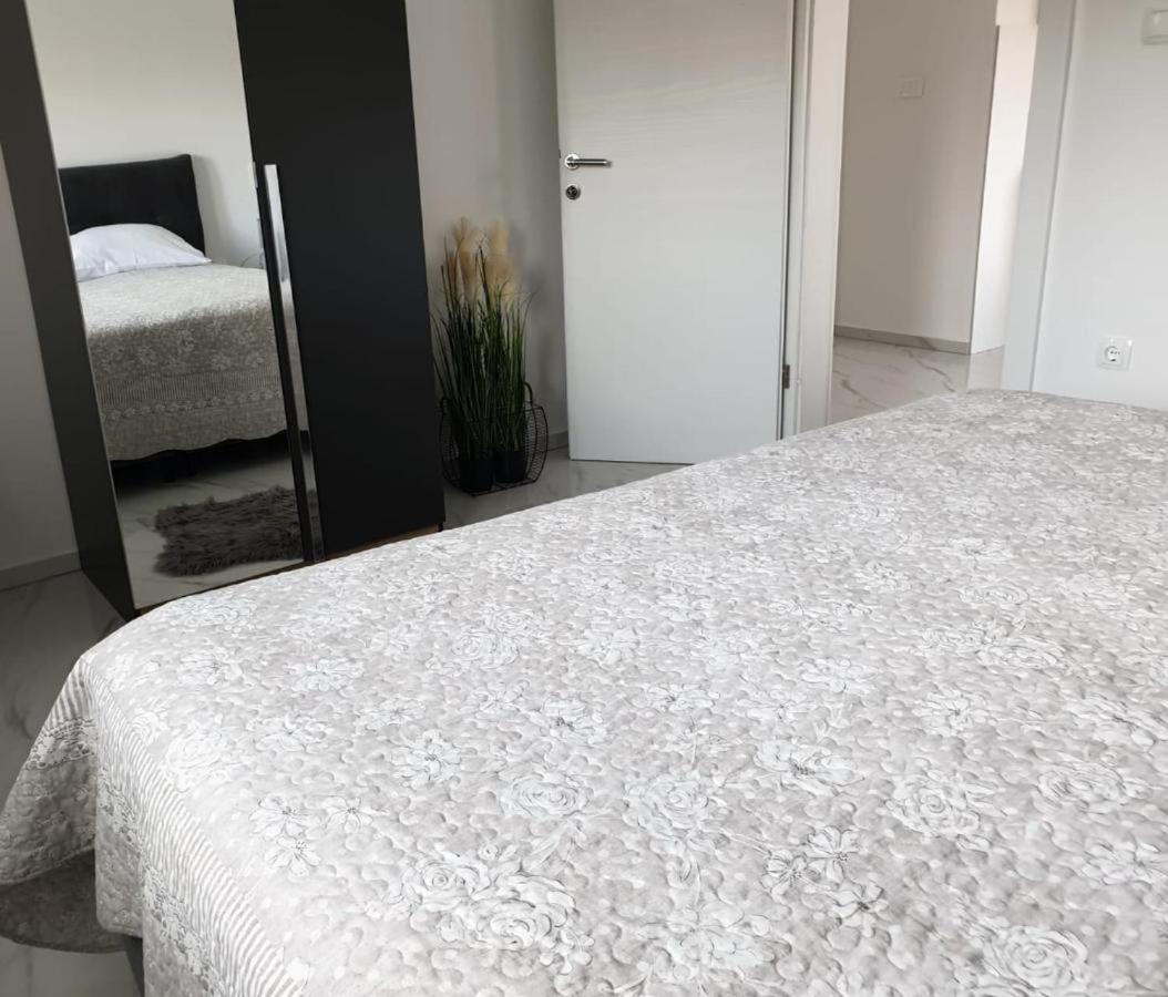 Premium Apartments Adore Novalja Exterior photo