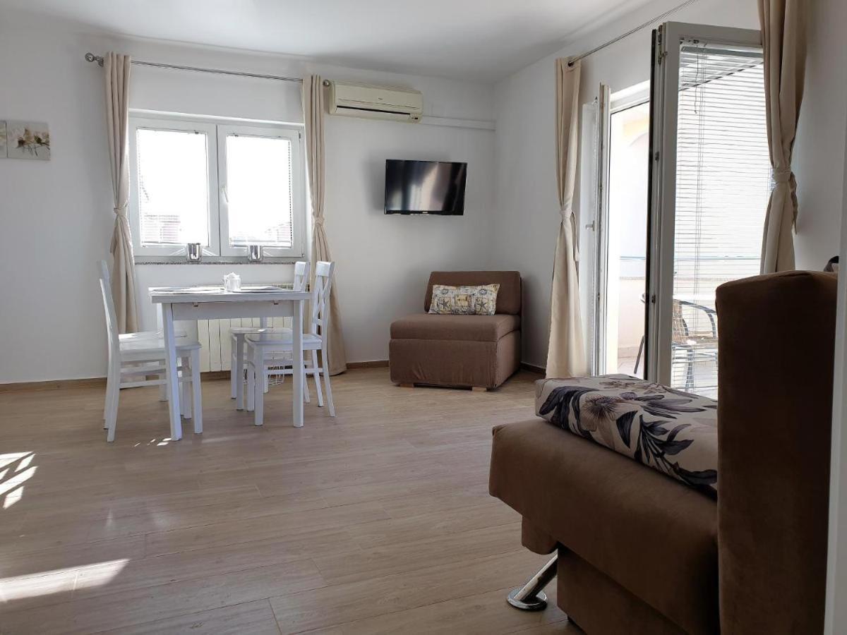 Premium Apartments Adore Novalja Exterior photo
