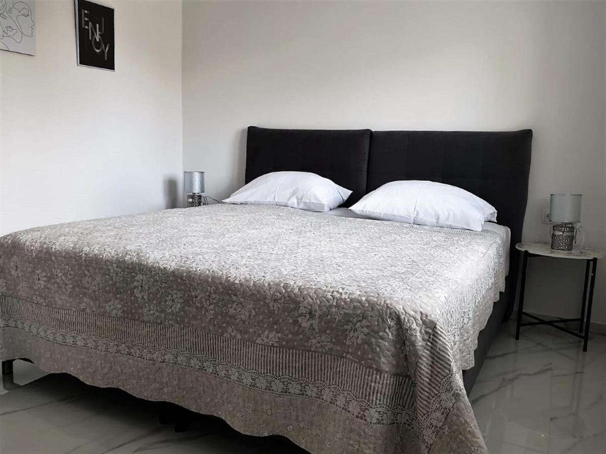 Premium Apartments Adore Novalja Exterior photo